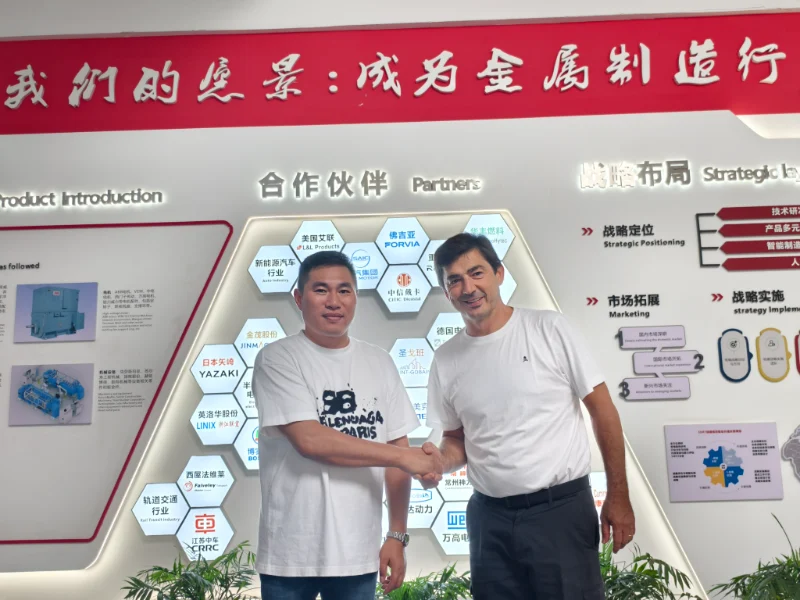 Le PDG du groupe TORRENT visite l'usine Hehua Machinery Technology en Chine