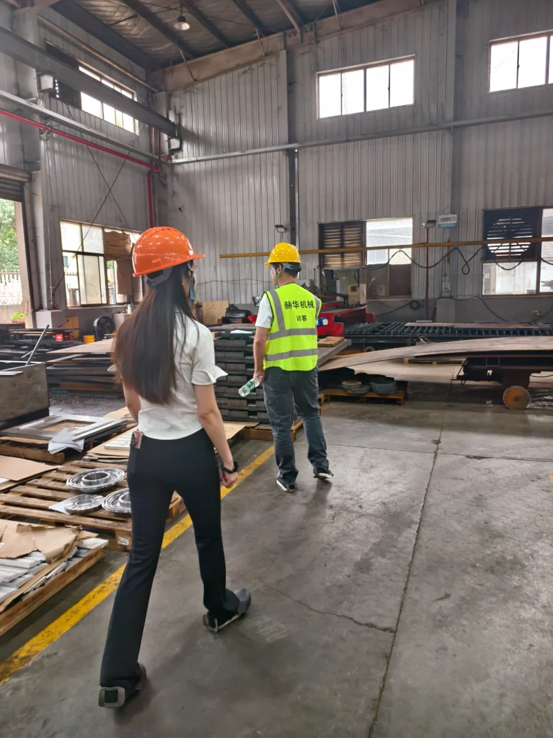 Le PDG du groupe TORRENT visite l'usine Hehua Machinery Technology en Chine
